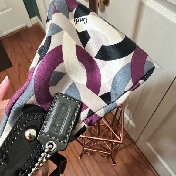 Madison Graphic Op-Art Chainlink Mini Baguette Purse (F0968-43315) - Picture 6 of 12